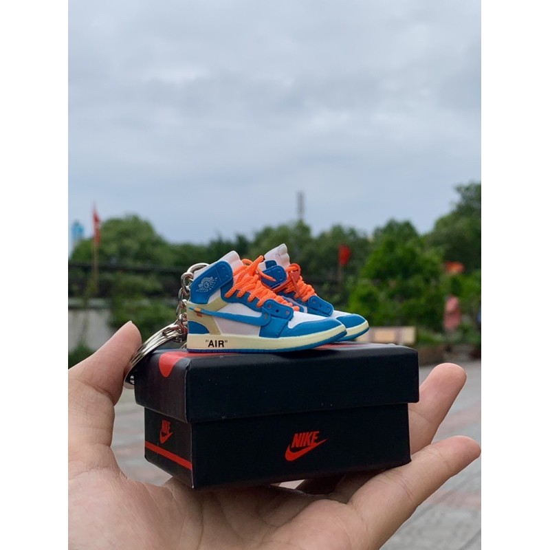 Móc khoá mô hình giầy sneaker 3D Air Jordan &quot;Off-White&quot; tỉ lệ 1:6