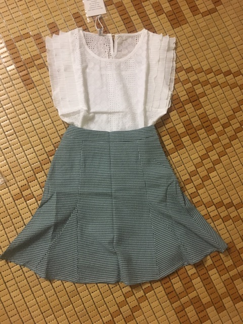 Áo ren kiểu CAO CẤP kết hợp chân váy sọc lạ mắt