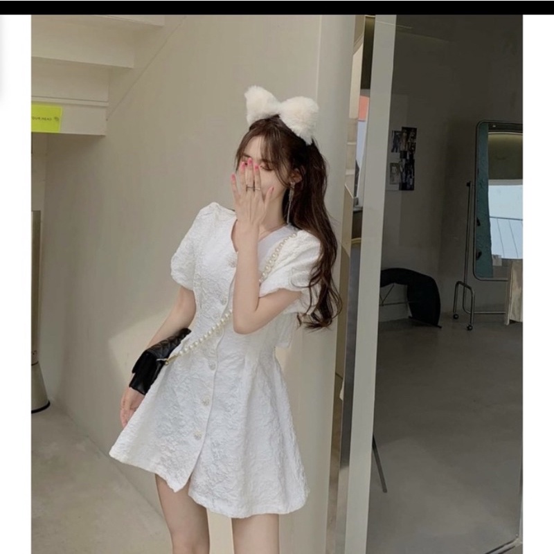 Váy gấm cúc ngọc - Váy gấm QC cổ V đính cúc hở lưng hottrend