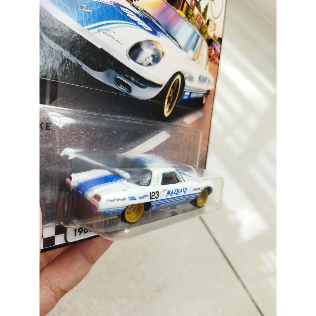 Xe Mô Hình Chính Hãng HotWheels - 1968 Mazda Cosmo Sport - bánh cao su, gầm sắt