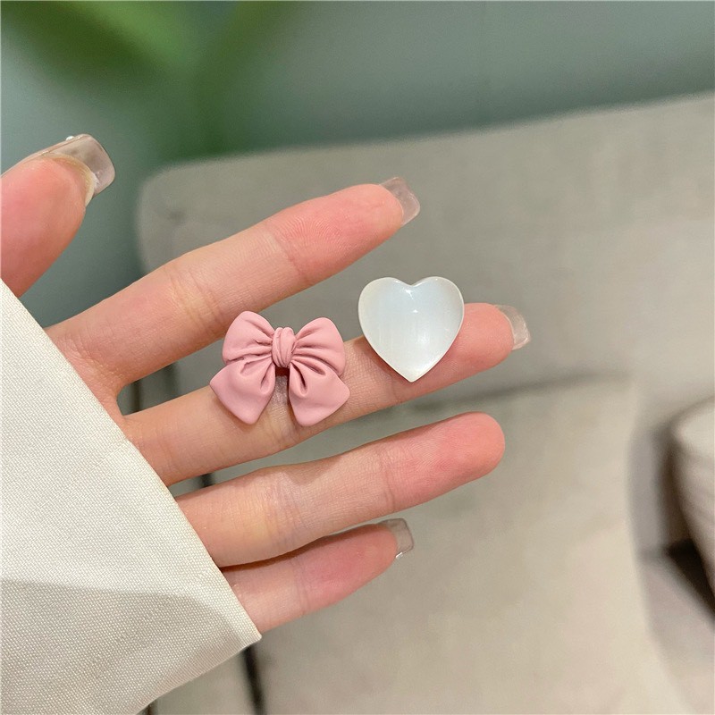 Khuyên tai đối xứng trí tim nơ KA07