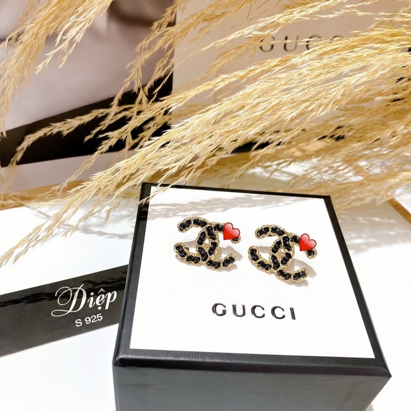 Khuyên tai chà leo hai màu đen, trắng, phụ kiện bông tai nữ Hari korea accessories