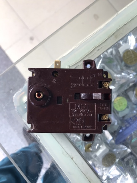 Role nhiệt ariston màu tím .   .