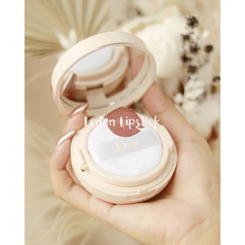 Phấn Phủ Cushion Dạng Bột Lỏng Dior Forever, Loại Phấn Lỏng Này Ở Dạng Đệm Kết Cấu Tươi Và Mềm Mượt, Tệp Trên Da