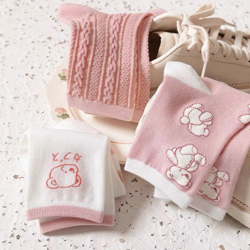Tất Cổ Trung Hồng Hoạ Tiết Freesize ERASHOP 079417 - Dễ Thương, Vải Co Giãn 4 Chiều, Phù Hợp Mang Giày Sneaker, Rẻ Đẹp
