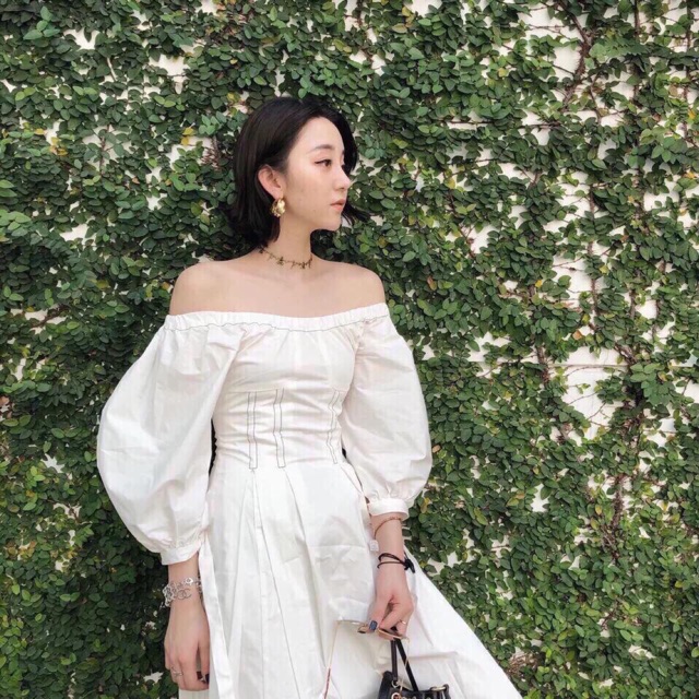 Đầm trễ vai