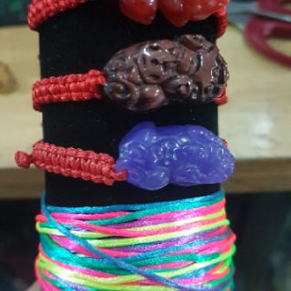 Vòng đỏ tỳ hưu phong thủy