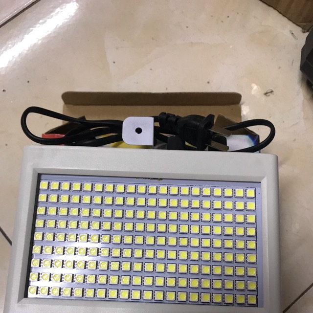 Đèn chớp trắng 180 bóng.ll:0946862772