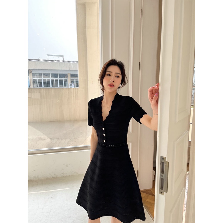 Đầm chữ A dệt kim ngắn tay vải lụa lạnh kiểu Pháp phong cách Hepburn thời trang xuân hè khí chất