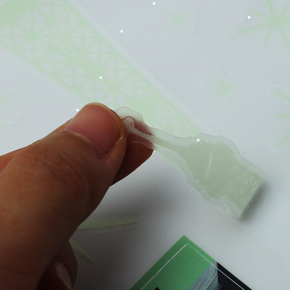 Miếng dán tường dạ quang trang trí phòng ngủ 4 kiểu độc đáo DIY