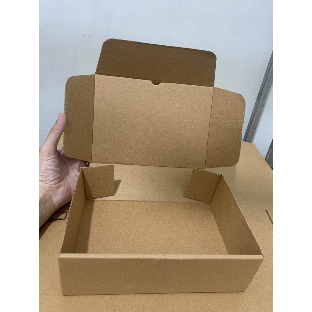 MG - 1 Thùng carton kiểu gài áo