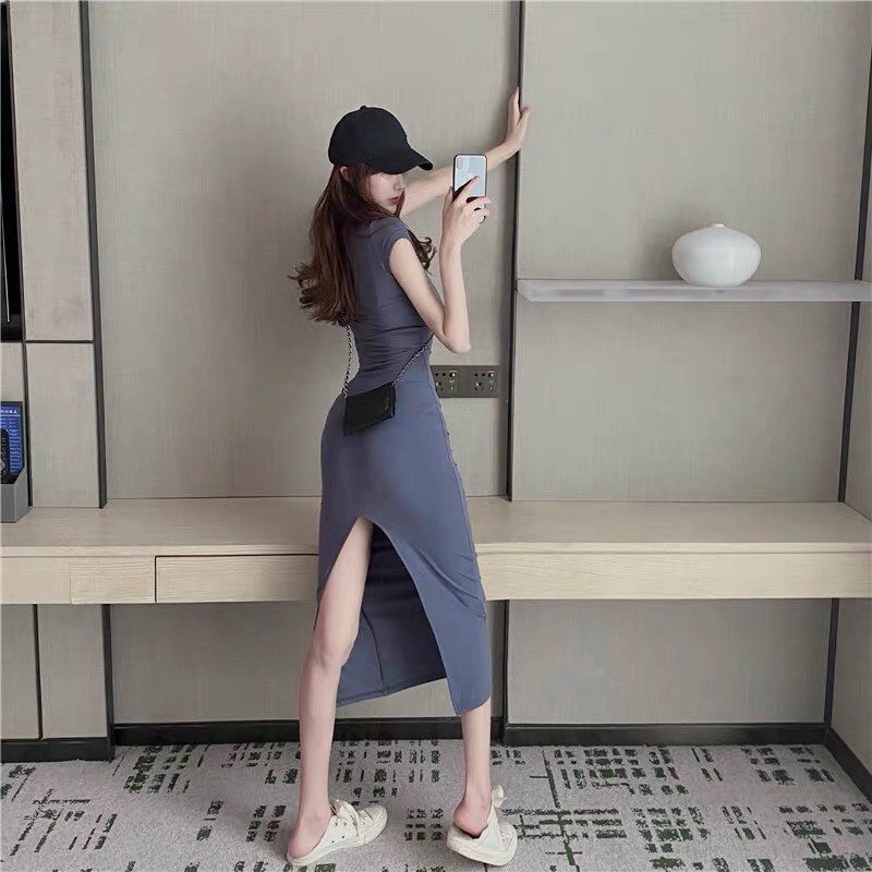Váy body xẻ sau tay ngắn. Đầm thun ôm body cá tính
