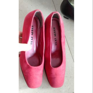 Giày secondhand