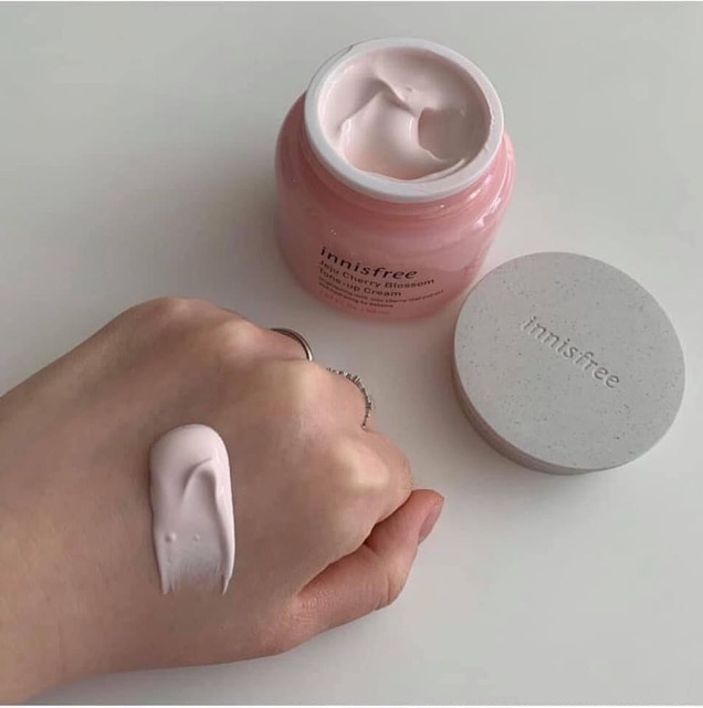 Kem Dưỡng Trắng Nâng Tông Da Chiết Xuất Hoa Anh Đào Innisfree Jeju Cherry Blossom Tone Up Cream 50ml