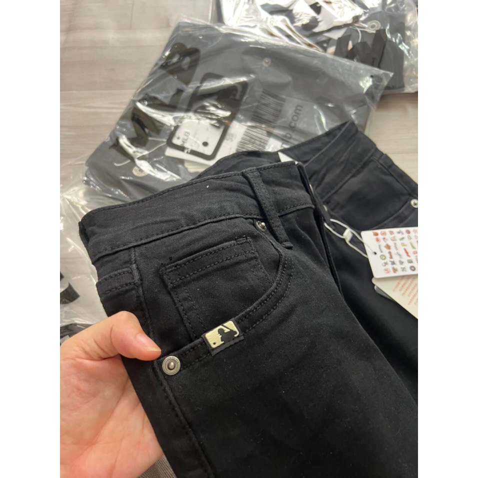 Quần jeans suông màu đen thêu chữ L-A - hàng dư xịn