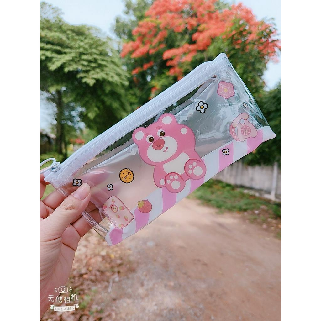 Túi Đựng Bút Trong Suốt In Hình Gấu Dâu 06