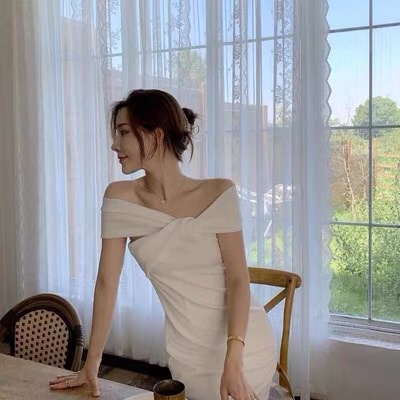 Váy trễ vai, dáng ngắn, khoá sau hàng QCCC