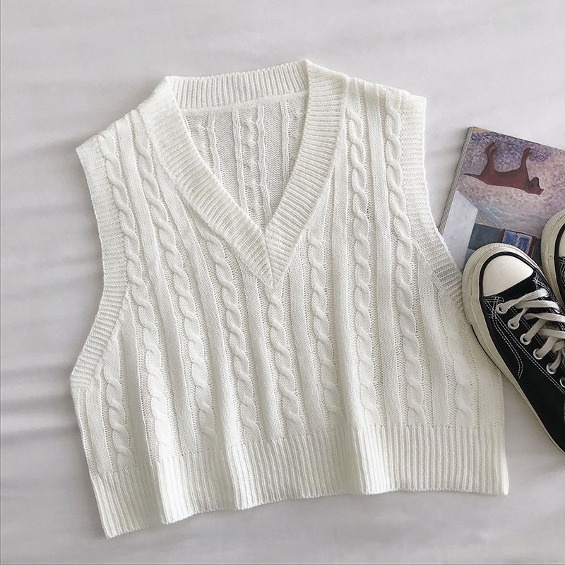 Áo gile len trắng và quần ống rộng Rosé BLACKPINK