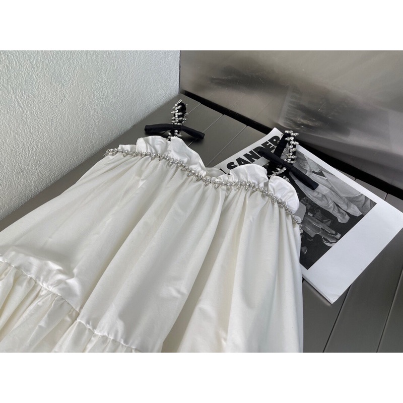 Đầm maxi hai dây trắng đính đá nhẹ nhàng mà sang trọng tinh tế