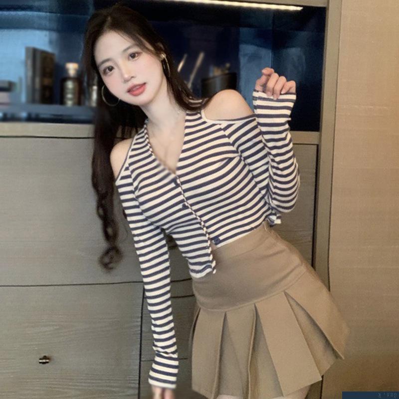 Áo cardigan dài tay cổ chữ V trễ vai họa tiết kẻ sọc thời trang