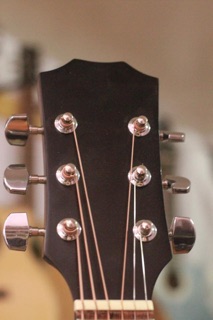 Đàn guitar acoustic giá rẻ