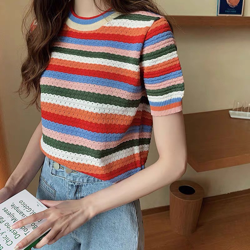 Áo thun dệt kim tay ngắn cổ tròn dáng rộng họa tiết kẻ sọc cầu vồng thời trang mới dành cho nữ