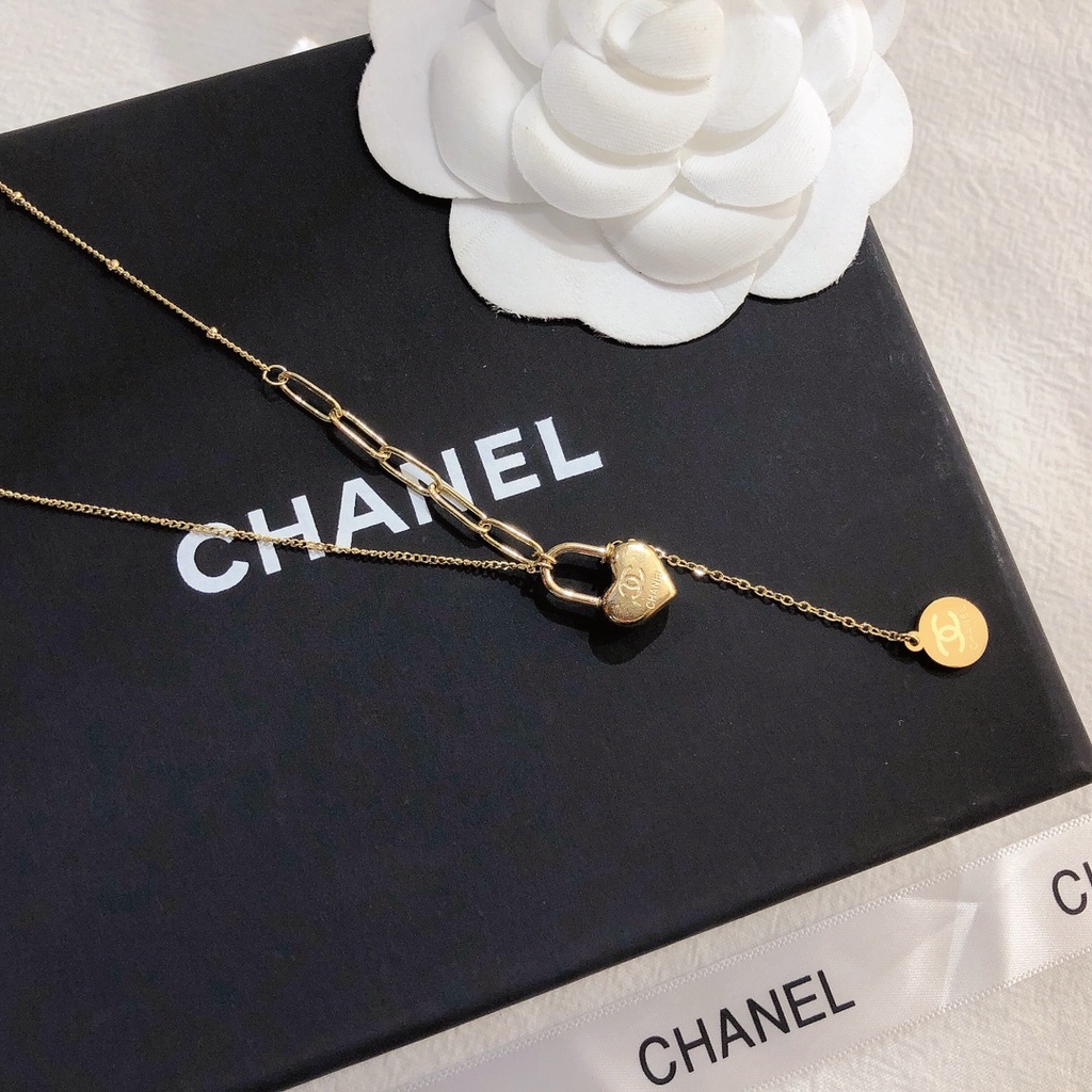 Vòng cổ Chanel thép titan phối mặt mặt hình trái tim hai chữ C thời trang