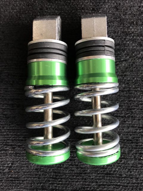 Gác chân xếp nhôm kiểu lò xo cho xe Honda và Yamaha đủ màu