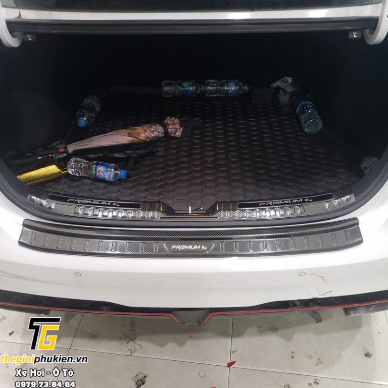 Ốp chống trầy cốp vân Carbon Kia K3 2022+ vân cacbon cao cấp