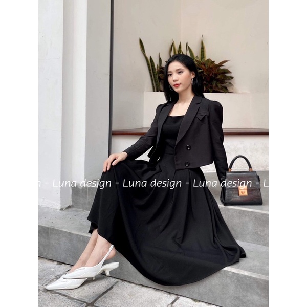 Set váy 2 dây trong khoác vest croptop bên ngoài