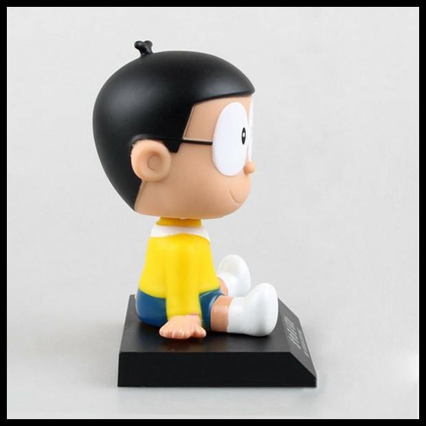 Nobita Đầu Búp Bê Lắc Đầu Màu Đỏ Gắn Bảng Điều Khiển Xe Hơi