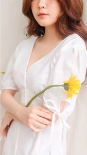 ĐẦM trắng CỔ V chất liệu dày dặn