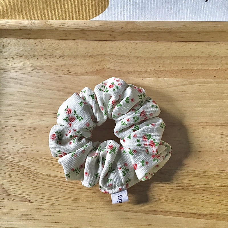 Scrunchies/ Cài tóc/ Buộc tóc hoa nhung tăm trắng
