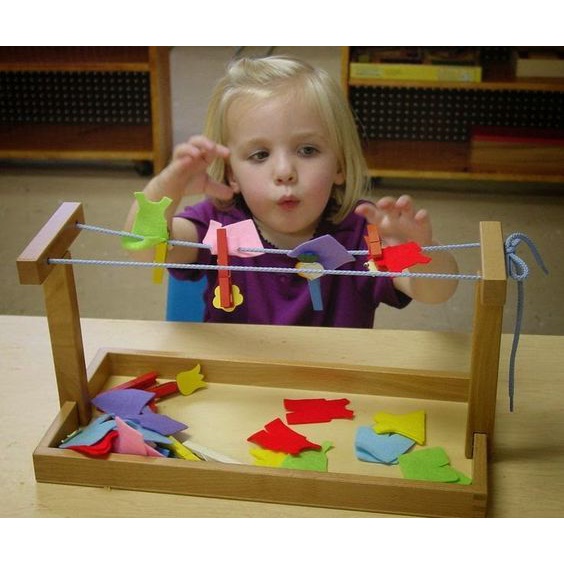 Khay phơi/treo quần áo bằng gỗ  cho trẻ em I Giáo cụ Montessori, mầm non