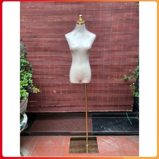 Manocanh Nữ, Manocanh chân vuông mạ vàng, có chóp mạ vàng , không tay