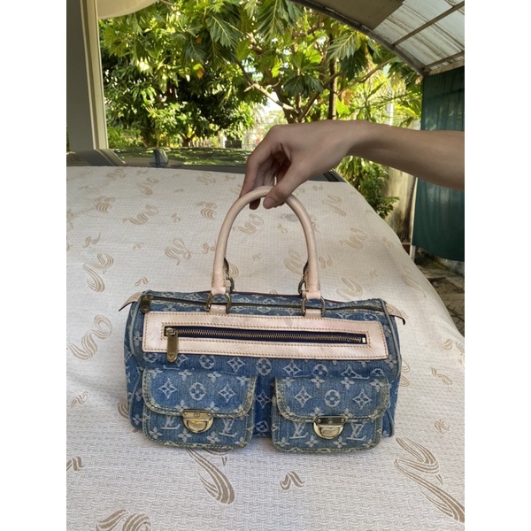 Túi chuẩn si. Túi qua sử dụng. Khách vui lòng xem hình nếu muốn biết thêm thông tin sản phẩm mời khách vô chat . Thanks.