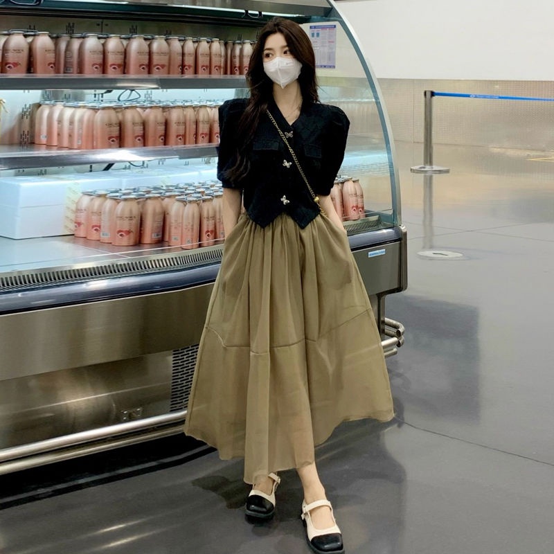 Bộ Áo Sơ Mi Tay Phồng Màu Đen Phối Chân Váy Ngắn Kiểu Pháp Thời Trang Mùa Hè Sành Điệu Cho Nữ 2022