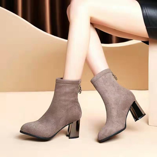 Bos da lộn mấu mới khoá 5G | BigBuy360 - bigbuy360.vn