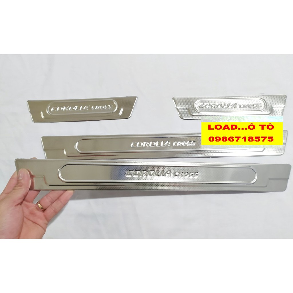 Ốp Bậc Cửa, Nẹp Bước Chân Trong, Ngoài Xe Toyota Cross 2023-2020 Chất Liệu Inox Cao Cấp