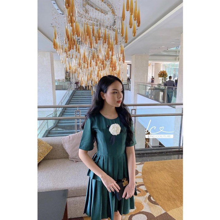 Váy Amy cổ tròn, xếp ly - LinCi Couture