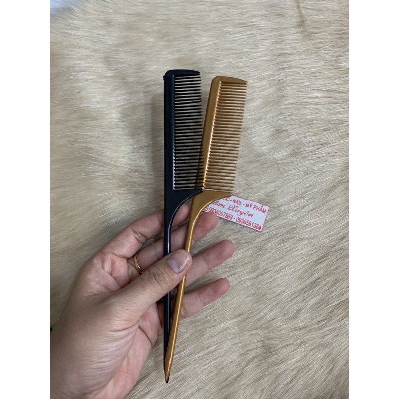 Lược nhọn chia tóc 🔥 GIÁ RẺ 🔥 đuôi gỗ hoặc nhựa dẽo chia tóc khi nhuộm, làm hoá chất lược nhẹ dễ cầm tay giá sỉ rẻ nhất.