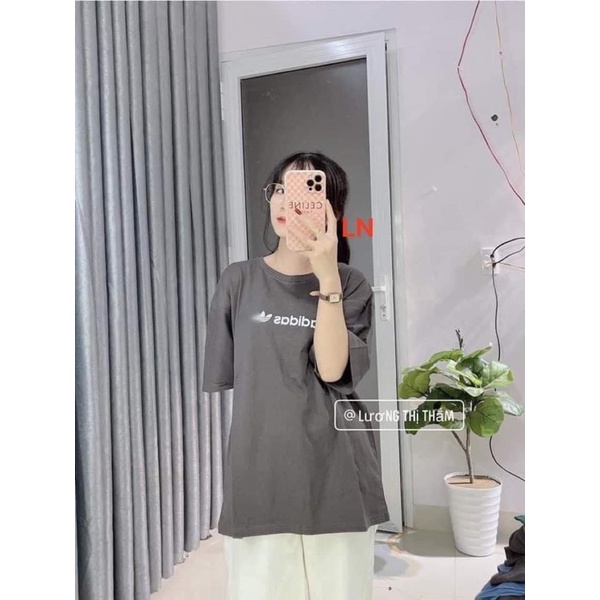 Áo phông chữ ngang trước ngực