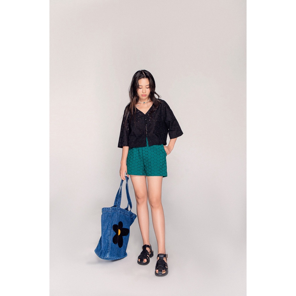 LIBÉ - Quần Shorts Cotton thêu đục lỗ màu xanh lá