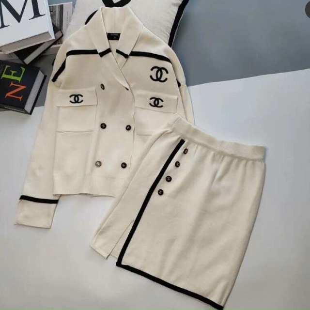 Sét len hai hàng khuy mới về