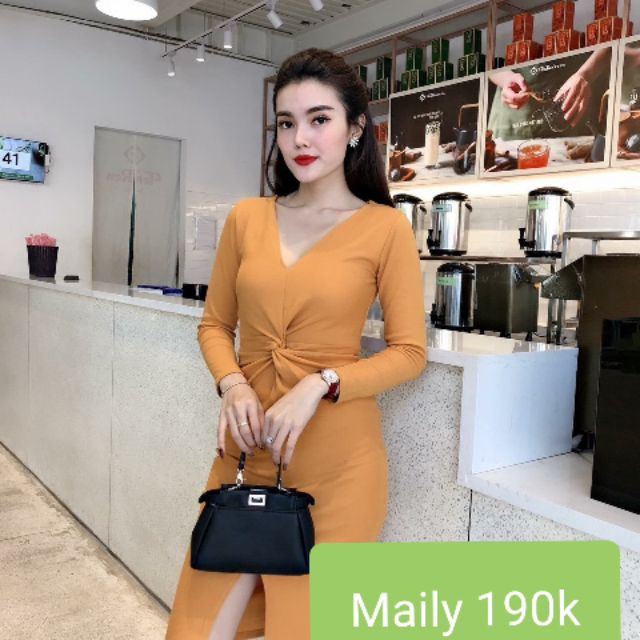 Váy cổ tim điệu đà, duyên dáng chiết eo xinh cho bạn gái thêm trẻ trung.
