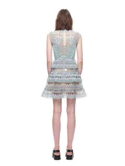 Đầm sát nách ren xoè thiết kế