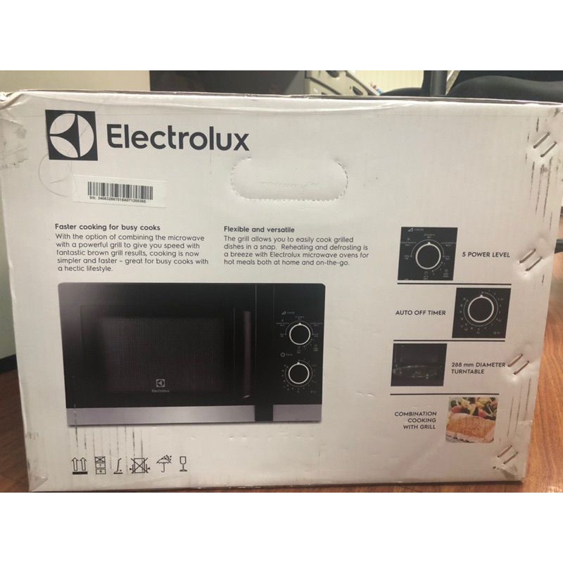 Lò vi sóng để bàn Electrolux EMM2334GK sản xuất Trung Quốc