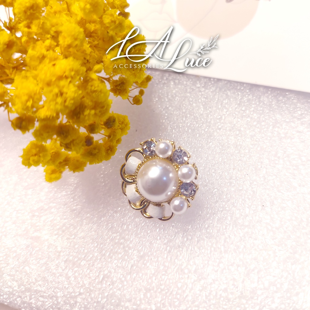 Khuyên tai hạt tròn viền hoa Laluce phong cách thanh lịch Hàn Quốc, bông hoa tai hình tròn đính đá basic HT09