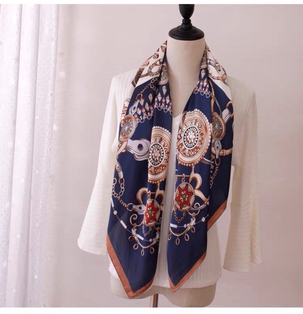 Khăn lụa vuông size 90x90.