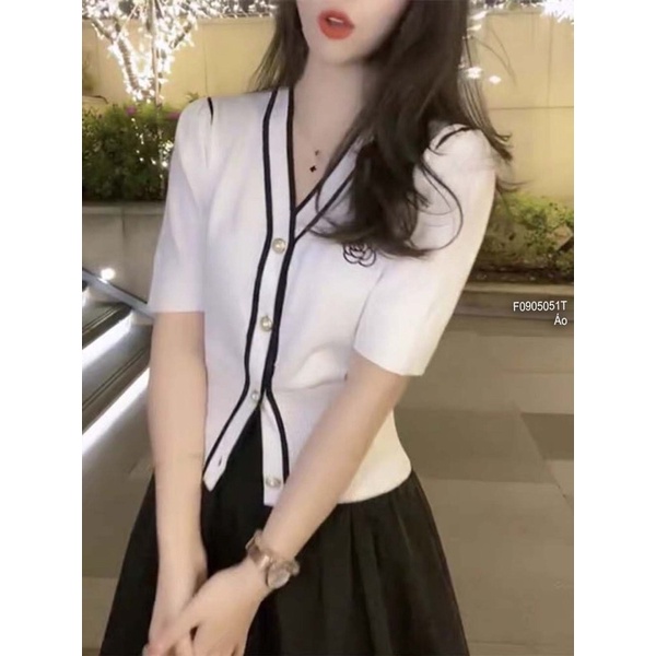 Áo len khuy ngọc phối viền
